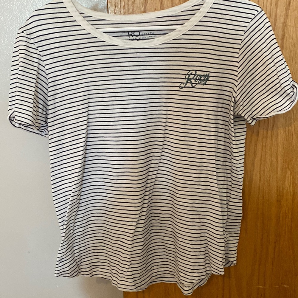 Black and white striped Roxy tee shirt adult small w Roxy logo